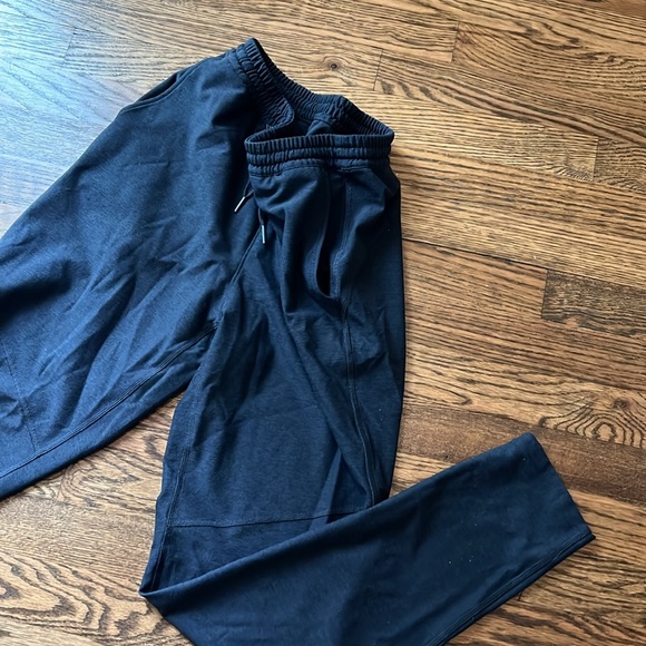 Outdoor voices jogger pants, barely worn - Picture 3 of 3